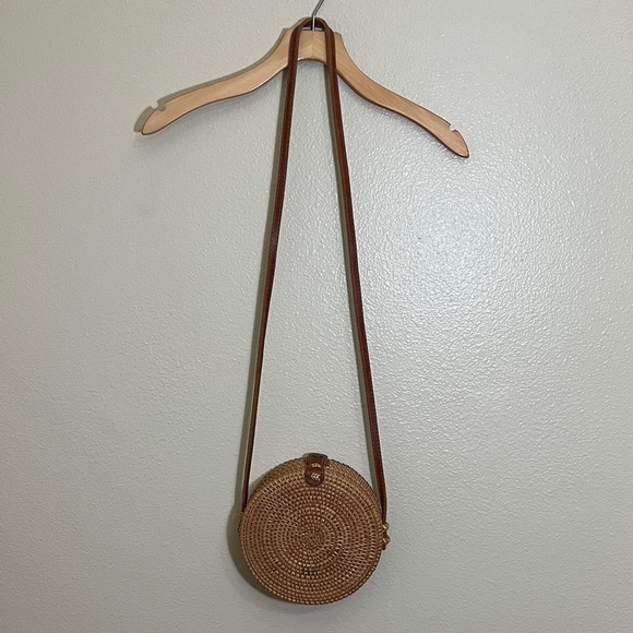 Round Woven Tan Tropical Vacation Crossbody Bag - Picture 7 of 8